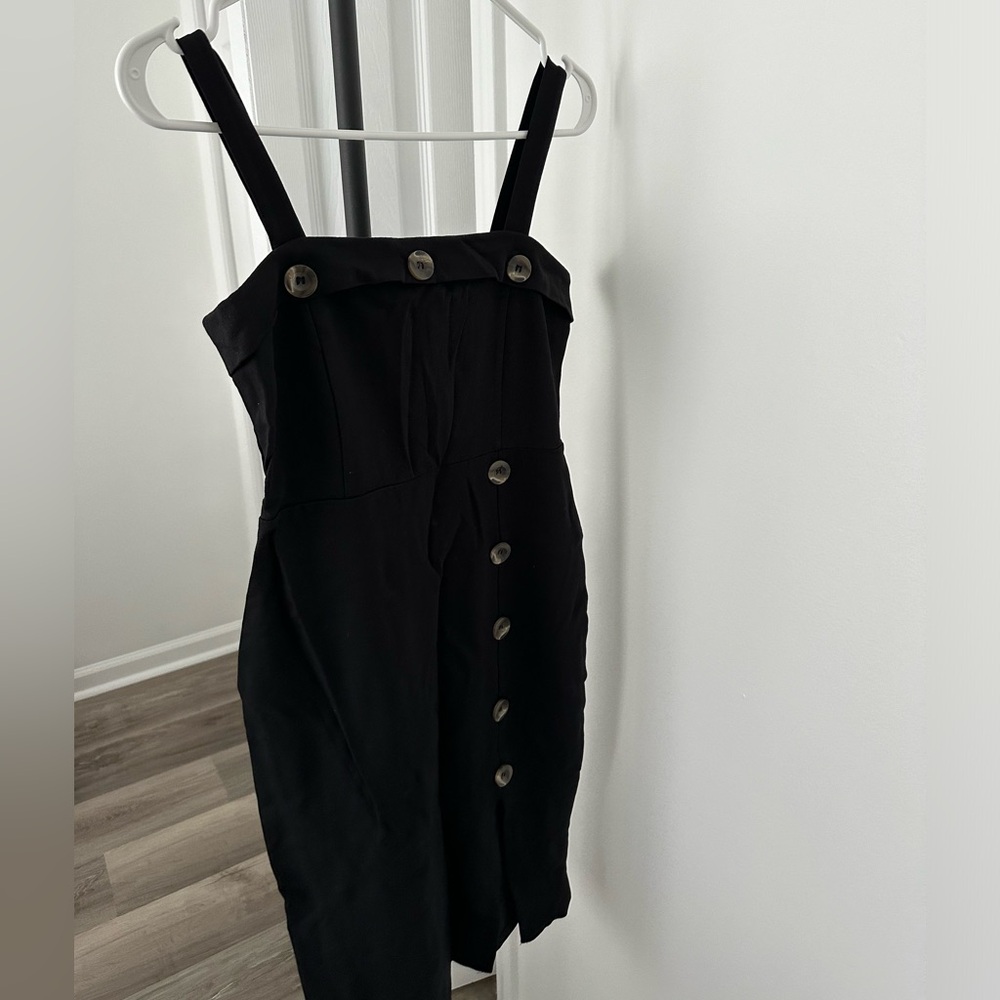 Black bodycon dress